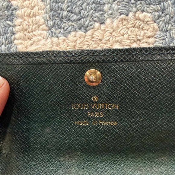 Louis Vuitton Black Textured Leather Fold Key Holder - Picture 4 of 5